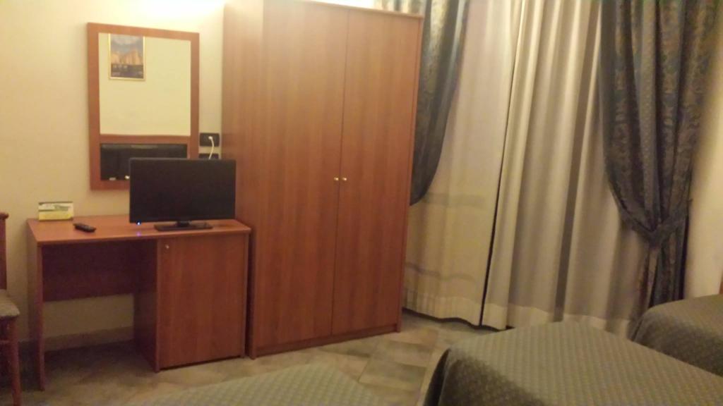 Adelphi Room & Breakfast Феррара Экстерьер фото